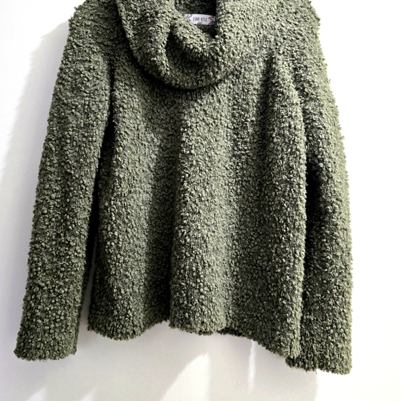 Moss Green Boucle Turtleneck Sweater size L - Picture 4 of 13